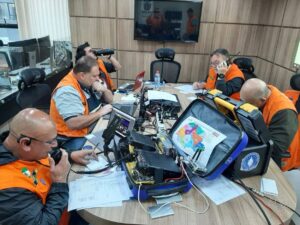 SEM INTERNET OU CELULAR, RADIOAMADORES PODEM SALVAR VIDAS